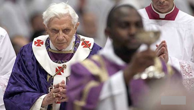 Los papas también renuncian