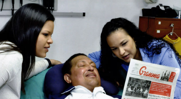 Reaparece Chávez en fotos