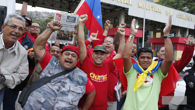 El regreso de Chávez emociona a sus fanáticos
