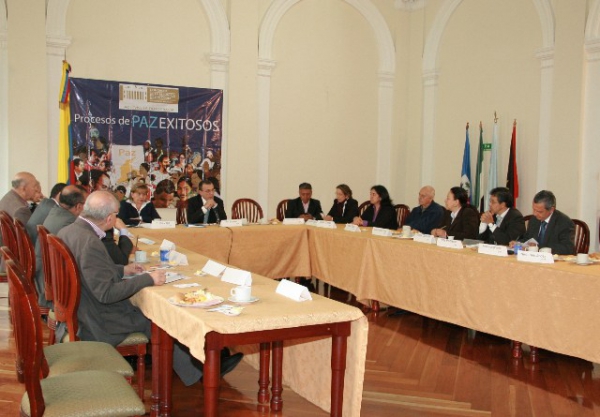Excombatientes miembros de procesos de paz exitosos, podrán reunirse con el Gobierno
