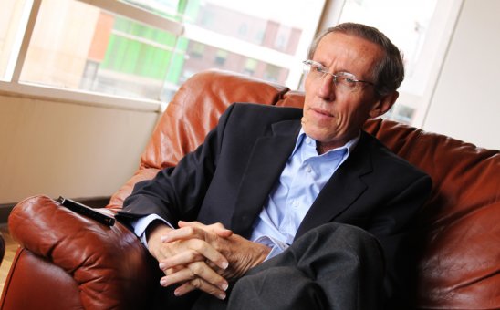 Entrevista a Antonio Navarro Wolf: “Tercería: un matrimonio en camas separadas”