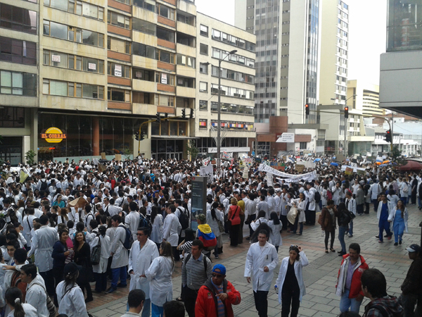 Marea blanca se tomó la plaza de Bolívar y dijo ¡No a la reforma a la salud!