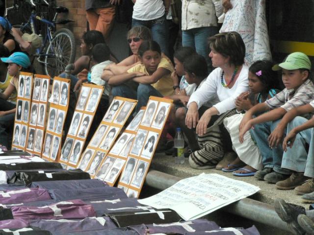 Ocho años después piden perdón a comunidad de paz de Apartadó