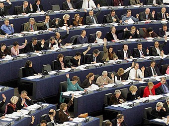Eurodiputados expresan su «preocupación» por destitución de Petro