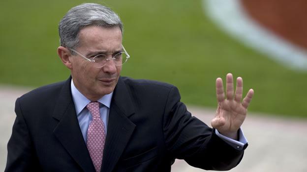 Política y paramilitares: todos los caminos conducen a Uribe
