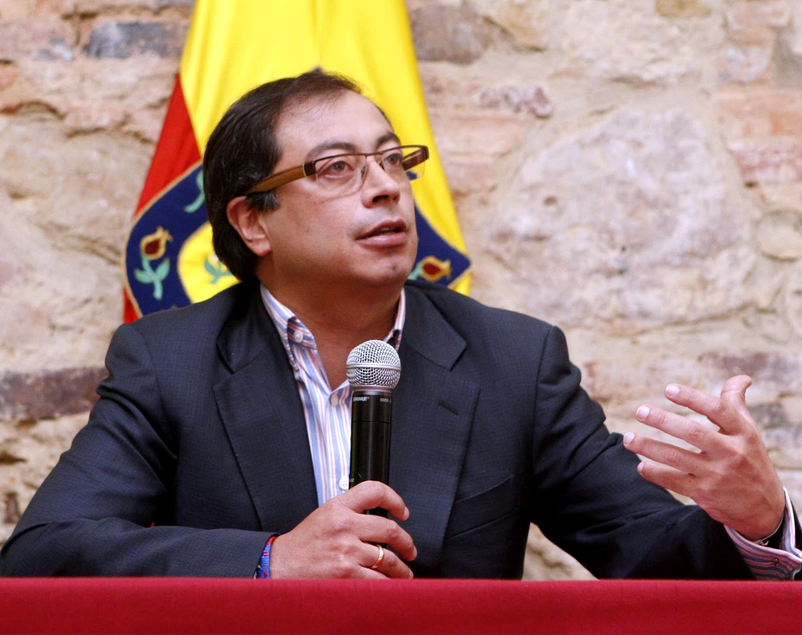 CPDH pide medidas cautelares a favor del alcalde Petro y Canal Capital