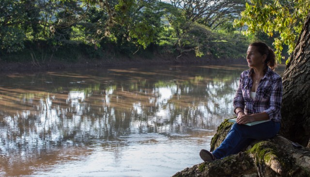 Este río ha sido una fosa común. Pero en sus riberas ha habido personas solidarias con los cadáveres que flotan por el cauce.