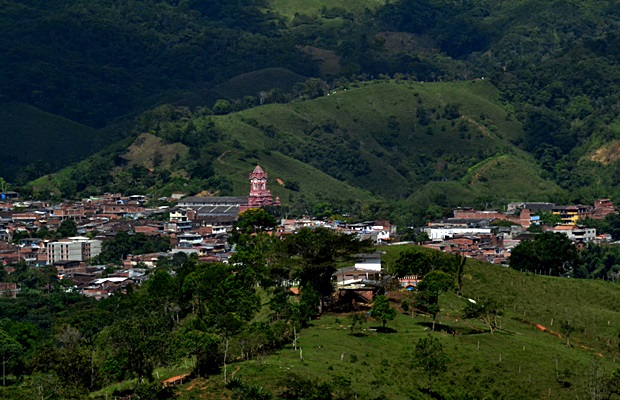 Aquí me quedé: memoria de la resistencia en San Carlos, Antioquia