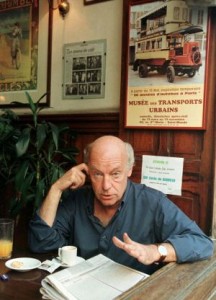 El escritor, en el Café Brasilero, en Montevideo /REUTERS
