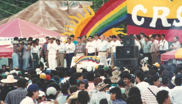 Foto tomada de Reconciliación Colombia. "José Aristizábal, exnegociador de la CRS y ahora uno de los portavoces de la Corporación Nuevo Arco Iris, se arriesga a escribir libro que rescata el amor al hacer política con el fin de librarlo de las tenazas del mercantilismo y utilitarismo. Aquí la introducción del ‘Amor y política’". 