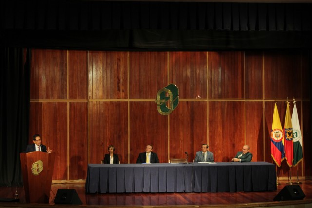 Foto: Archivo CNAI/ Congreso Nacional de Turismo y Postconflicto en la Uni. Autónoma de Colombia -15.10.15/ Izq a Der. Rudesindo Moreno, Zully Salazar, Hernando Bejarano, Miembro representativo de la U. Autónoma y Jorge Abigantud