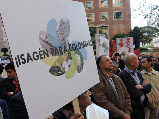 Foto: Felix Cuatindoy/ Marcha en contra de la venta de Isagén en la cra 7ª con 72, Bogotá, Colombia/ 13 enero de 2015