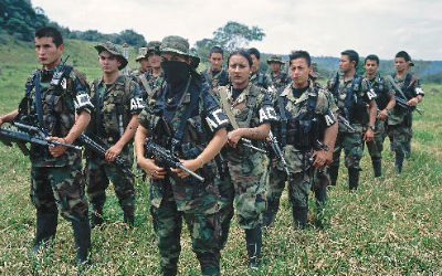 En fallo magistrado intenta desvirtuar carácter contrainsurgente y paramilitar de las AUC