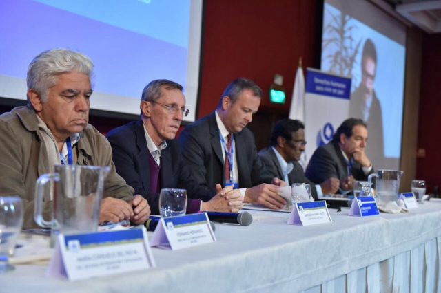 Foto: Defensoría del Pueblo/ de izquierda a derecha: Fernando Hernández Valencia, Arco Iris; Antonio Navarro Wolf, Senador; Alfonso Cajiao Cabrera, Defensor del Pueblo; Francisco Caraballo, exguerrillero y Hernando Gómez Serrano, Consultor Nacional.