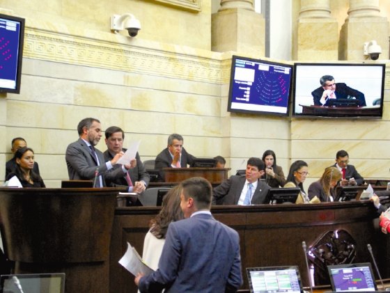 Congreso aprueba la amnistía a las Farc, primera ley del acuerdo de paz