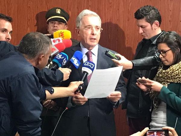 Obligado, Uribe se retracta con las madres de Soacha