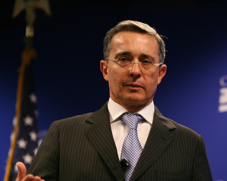 Compulsan copias contra Álvaro Uribe Vélez por dos masacres en Antioquia