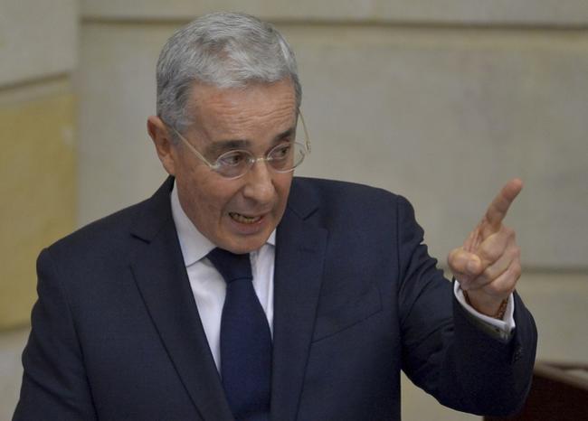 Corte busca declarar crímenes de lesa humanidad casos que salpican a Uribe