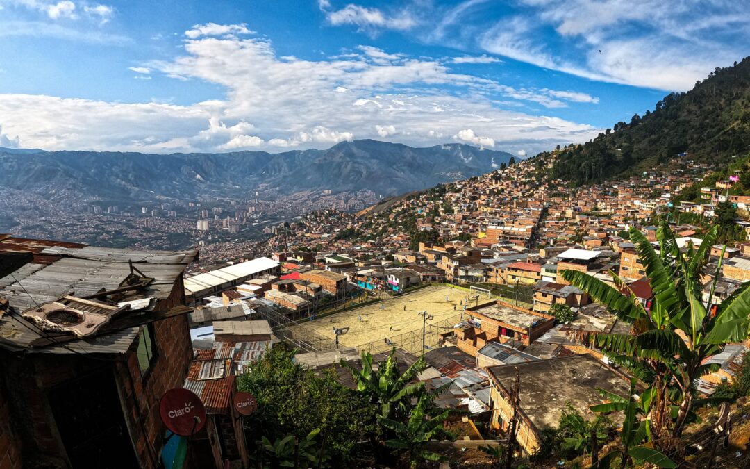 Medellín se aleja de su meta de vivienda digna y profundiza el déficit habitacional